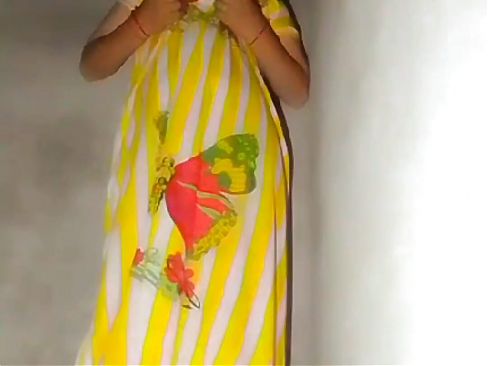 Hot sexy desi bhojpuri teen girl fun filled video